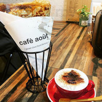 Cafe Aout food