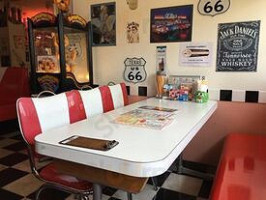 T’sdiner inside