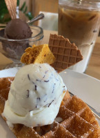 L'oasis Ice Cream Gelato Coffee Waffles food