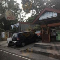 Aling Precy Cakes And Pastries outside