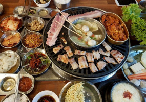 Muhan Samgyupsal food