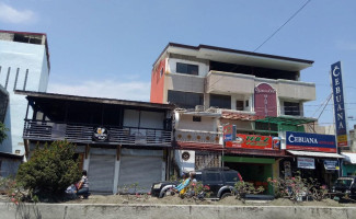 Tebanz Lapaz Batchoy And Tapsilogan outside