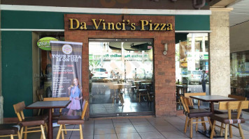 Da Vinci's Pizza inside