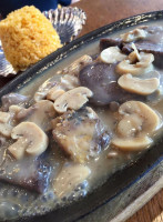 Torio Sizzling Avenue food