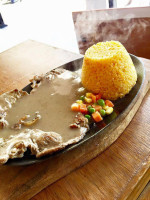 Torio Sizzling Avenue food