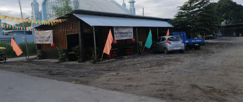 Binaryo Kambingan And Native Chicken outside