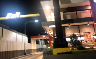 Jollibee outside