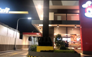 Jollibee outside