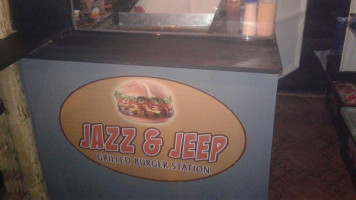 Jazz&jeep Grilled Burger Station inside