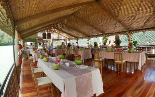 Loboc Amore Cruises food