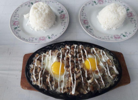 Centro Special Goto And Sizzling Sisig food