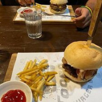 Toona's Burger And Grill food