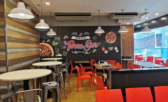 Domino's Pizza Torre Sur inside