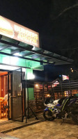 Burgers Ahuy Tagaytay Branch inside