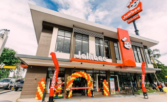 Jollibee outside