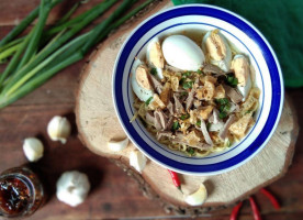 Terry’s Batchoyan And Food House food