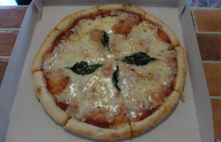 La Pugonni Pizza food