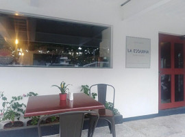 La Esquina inside