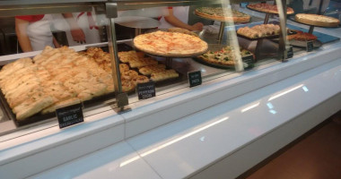 Sbarro Fresh Italian Cooking Glorietta 4 food