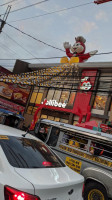 Jollibee outside