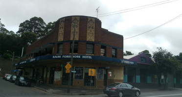 The Kauri Foreshore Hotel outside