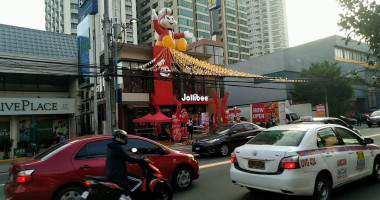 Jollibee Shaw Blvd. Wack Wack outside