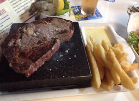 Maryborough Sports Club food