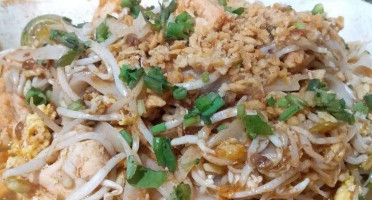 Sen Lek Thai Noodle food