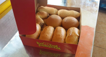 Kambal Pandesal food