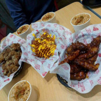 Buffalo's Wings N' Things food