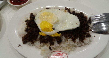 Rodic's Diner food