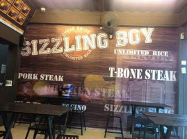 Sizzling Boy, Concepcion Marikina outside