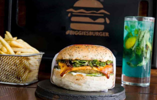 Biggies Burger:brookefield food