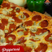 Maczella's Pizza food