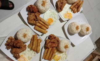 Papi's Pares Silog House inside