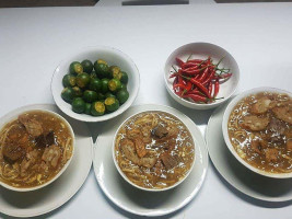 Halo-halo At Lomi Sa Tabing Palayan food