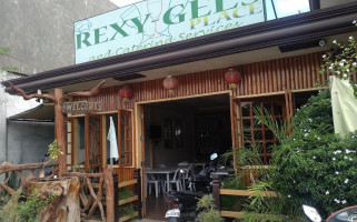 Rexy-gel's Place outside