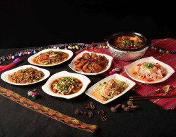 Qī Cǎi Yún Nán Táo Yuán Diàn food