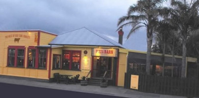 Pizza Barn Waipu outside