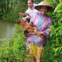 Hiếu Dê outside