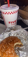 ‪five Guys Burgers And Fries‬ food