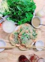 Bánh Xèo Tôm Nhảy Năm Hiền food