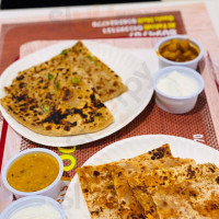 ‪paratha 'n Rolls‬ food