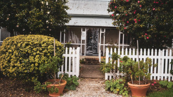 Hawthorn Dene Historic Country Cafe outside