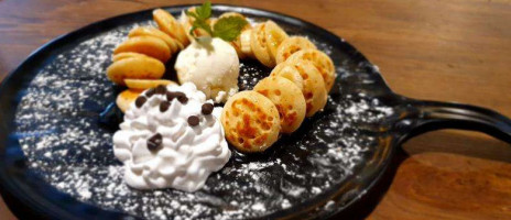 Cafe Hinge food