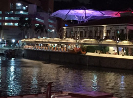 Quayside Seafood outside