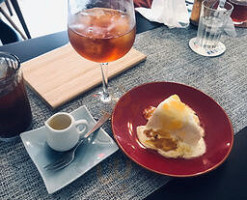 Zì Jiā Bèi Jiān Jiā Bèi Dòu の Dòu Yī＆サントス Cafe food