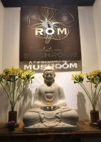 Rom Vegetarian inside