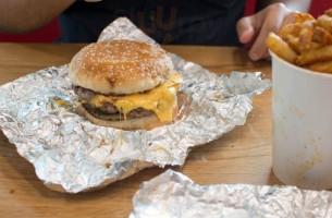 ‪five Guys Burgers And Fries‬ inside