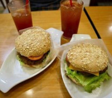 Bbb Magnolia Robinsons (big Better Burgers) food